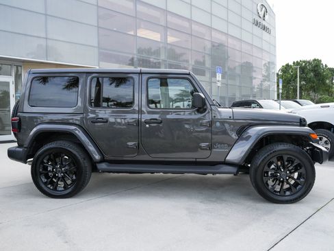 Used 2025 Jeep Wrangler Unlimited Sahara AWD/4WD image 27
