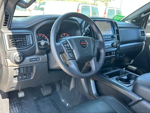 Used 2021 Nissan Titan PRO-4X w/ Pro-4x Convenience Package AWD/4WD image 7