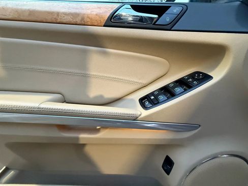 Used 2012 Mercedes-Benz GL 550 4MATIC image 10