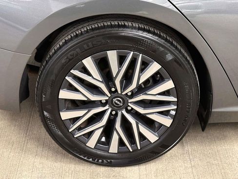 Used 2024 Nissan Altima 2.5 SV image 12