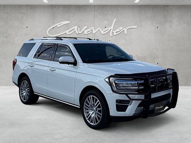 Used 2022 Ford Expedition Limited AWD/4WD image 2