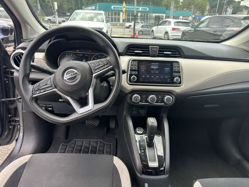 Used 2022 Nissan Versa SV image 19