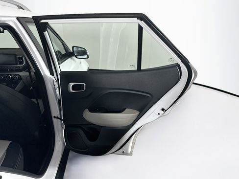 Used 2025 Hyundai Venue SEL FWD image 29