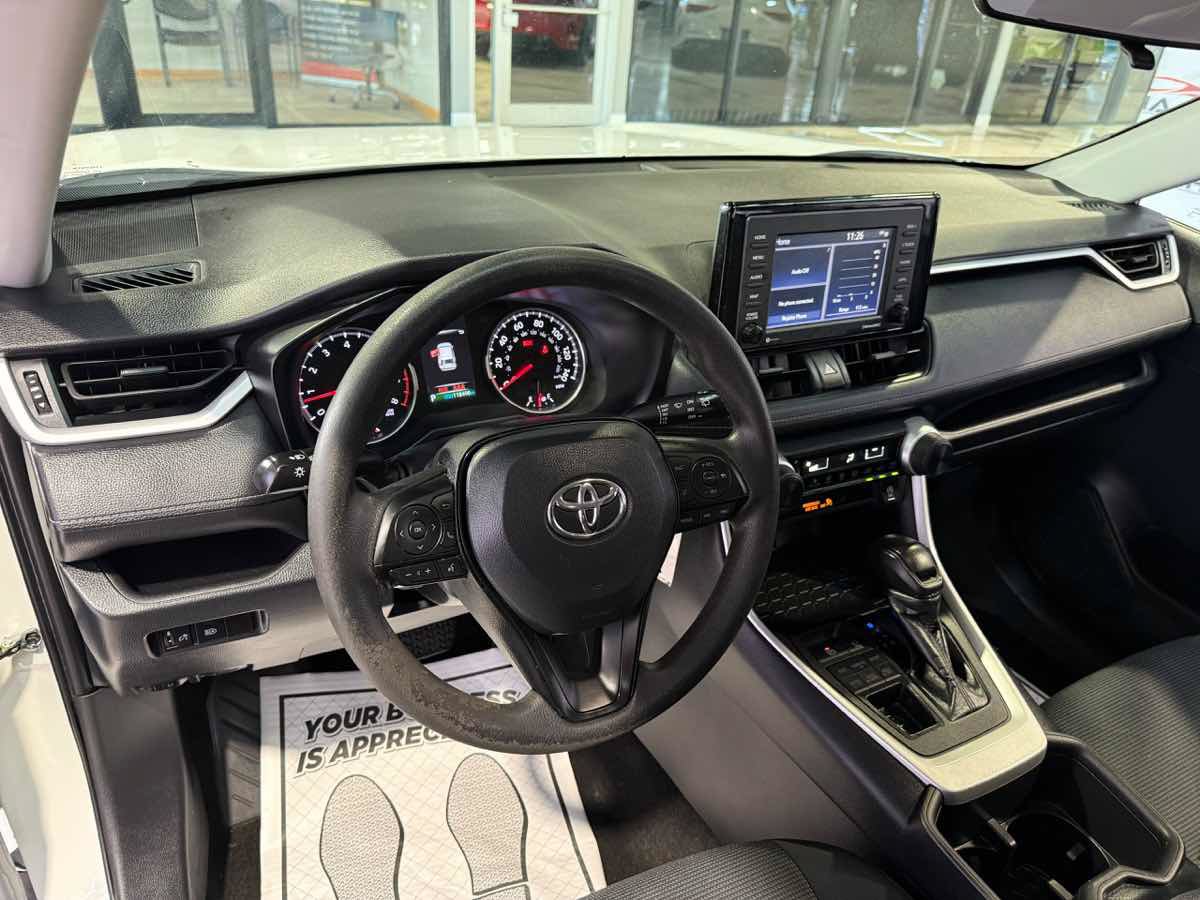 Used 2022 Toyota RAV4 LE AWD/4WD image 26