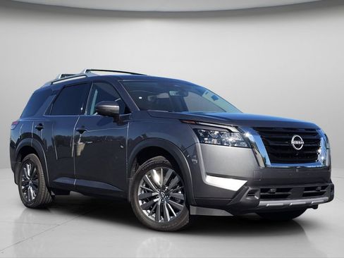 Used 2025 Nissan Pathfinder SL w/ SL Premium Package AWD/4WD image 2