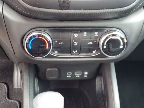 Used 2023 Chevrolet TrailBlazer LT FWD image 25