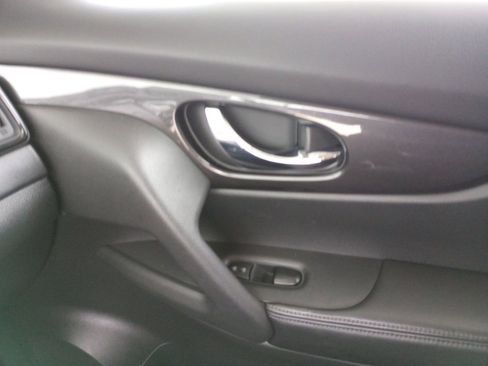 Used 2018 Nissan Rogue S w/ S Value Package image 35