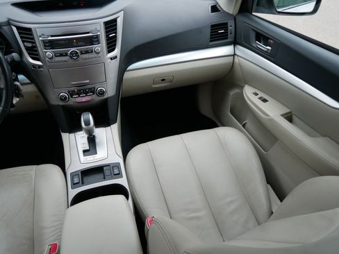 Used 2011 Subaru Outback 2.5i Premium w/ All-Weather Pkg AWD/4WD image 11