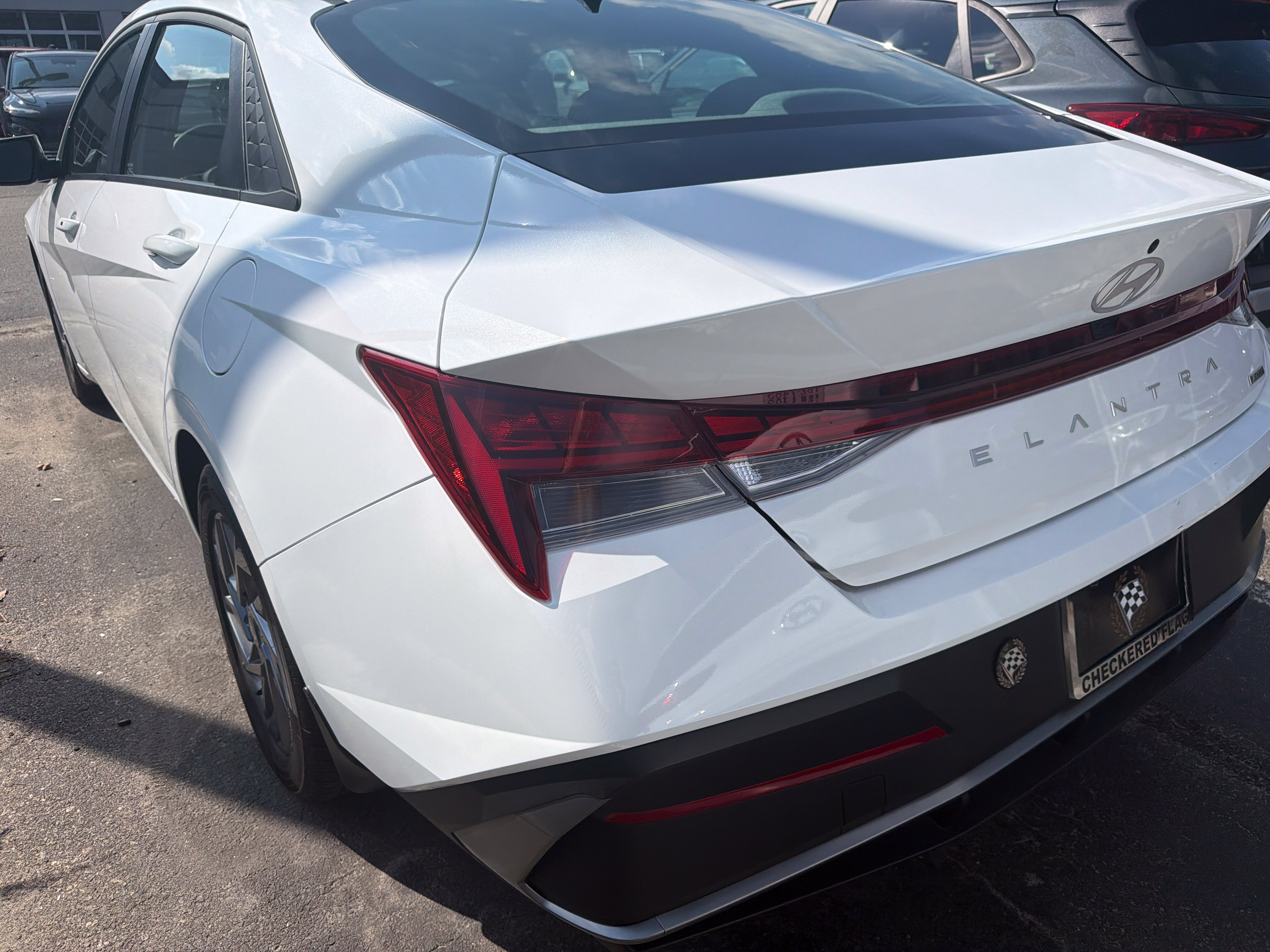 Used 2025 Hyundai Elantra Hybrid FWD image 6