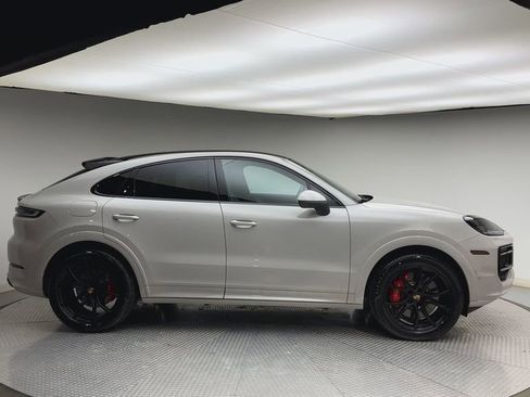 Used 2025 Porsche Cayenne S AWD/4WD image 9