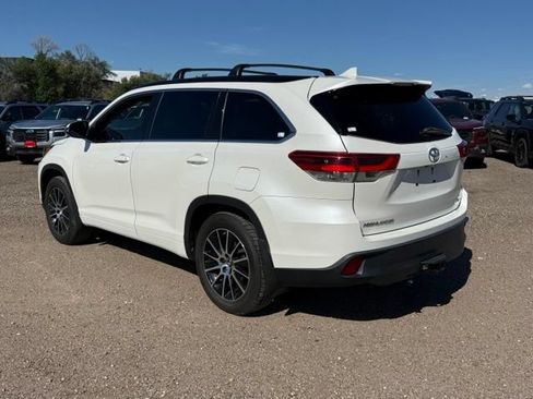 Used 2018 Toyota Highlander SE AWD/4WD image 3