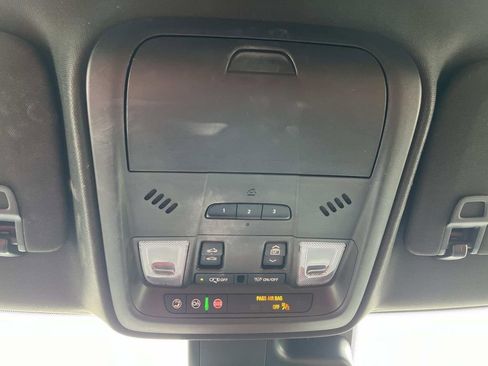 Used 2021 Cadillac XT4 Premium Luxury image 38