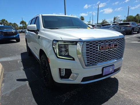 Used 2022 GMC Yukon XL Denali image 3