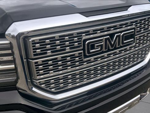 Used 2017 GMC Sierra 1500 Denali w/ Denali Ultimate Package AWD/4WD image 30