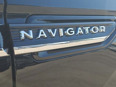 Used 2022 Lincoln Navigator Reserve image 10
