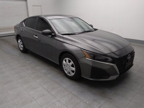 Used 2025 Nissan Altima 2.5 S FWD image 13