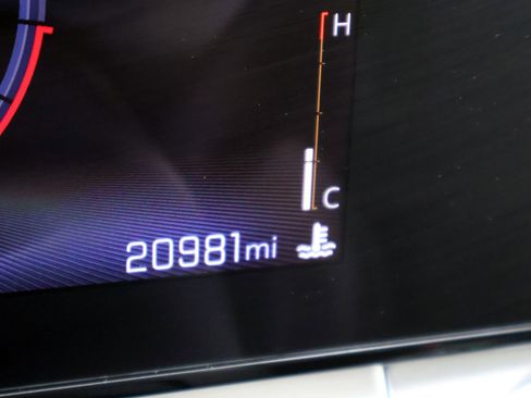 Used 2025 Chevrolet Trax LT w/ LT Convenience Package image 33