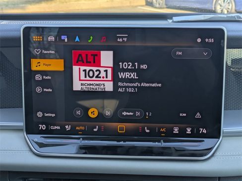 New 2025 Volkswagen Tiguan SE image 18