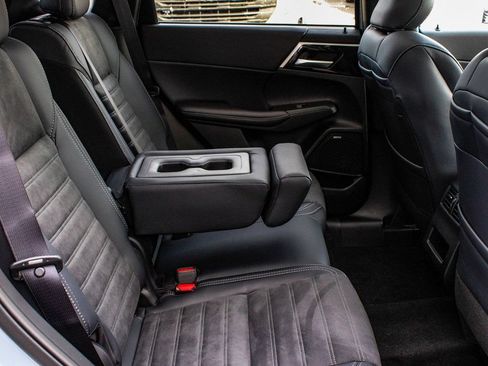 New 2026 Mitsubishi Outlander AWD image 39