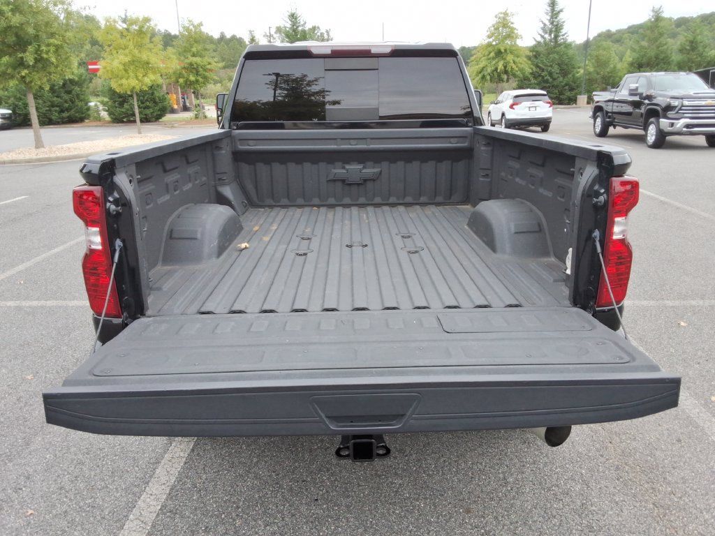 Used 2021 Chevrolet Silverado 2500 LT w/ Midnight Edition AWD/4WD image 17