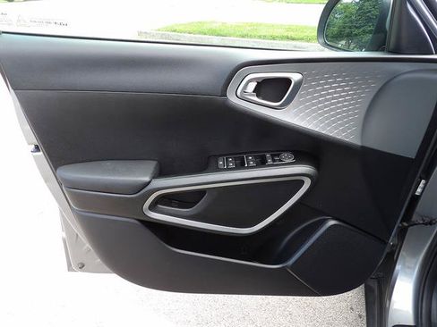 Used 2023 Kia Soul LX FWD image 11