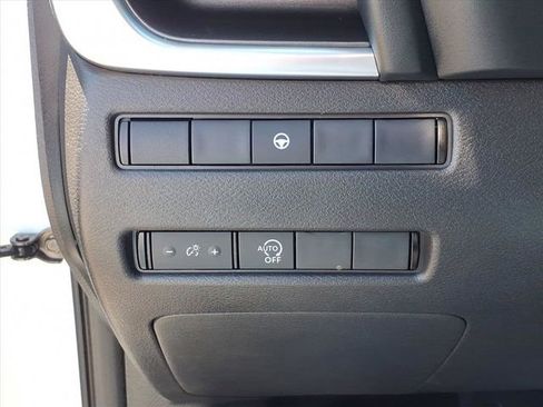 Used 2023 Nissan Rogue SV AWD/4WD image 17