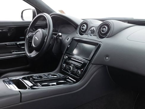 Used 2015 Jaguar XJ RWD image 27
