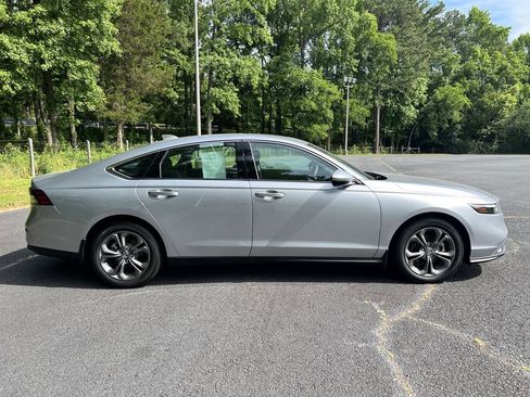 Used 2024 Honda Accord EX image 2