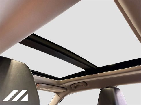 Used 2017 Chrysler 300 C image 23