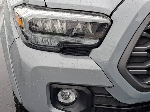 Used 2021 Toyota Tacoma TRD Sport w/ TRD Premium Sport Package AWD/4WD image 8