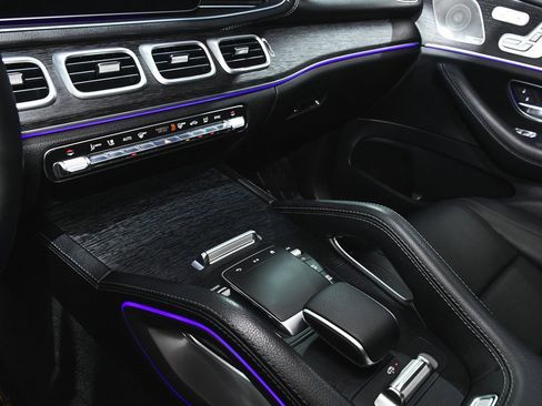 Used 2025 Mercedes-Benz GLS 450 4MATIC image 52