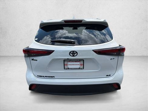 Used 2026 Toyota Highlander XLE AWD/4WD image 4