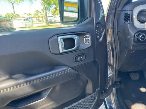 Used 2025 Jeep Wrangler Unlimited Sahara AWD/4WD image 24