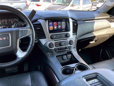 Used 2017 GMC Yukon SLT image 8