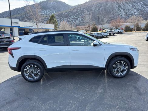 New 2026 Chevrolet Trax LT FWD image 8