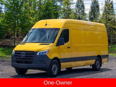 Used 2021 Mercedes-Benz Sprinter 2500 image 1