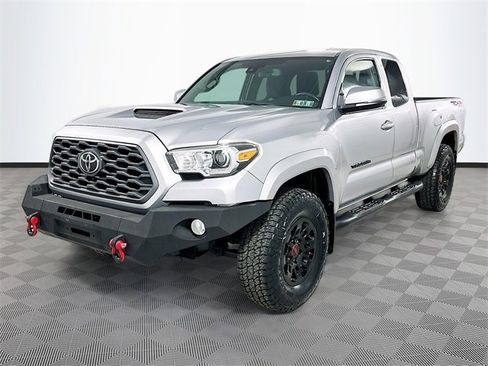 Used 2020 Toyota Tacoma TRD Sport image 3