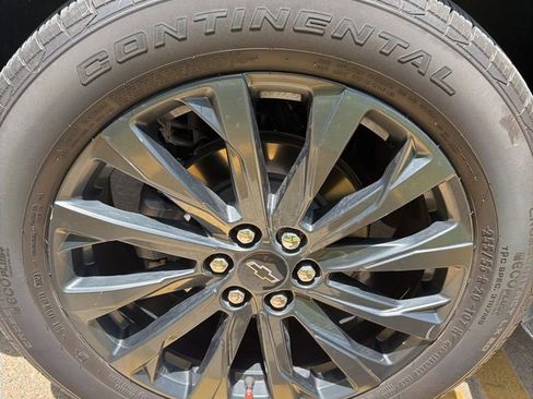 Used 2023 Chevrolet Traverse RS AWD/4WD image 11
