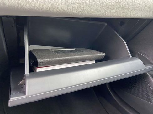 Used 2025 Toyota Corolla LE image 30