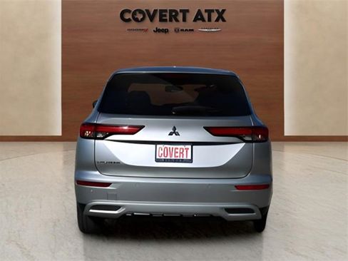 Used 2024 Mitsubishi Outlander SE image 4