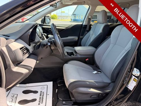 Used 2023 Subaru Outback Premium AWD/4WD image 12