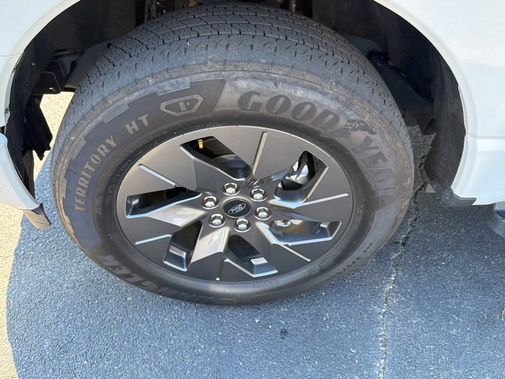 Used 2024 Ford F150 Lightning Lariat AWD/4WD image 30