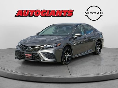 Used 2024 Toyota Camry SE image 6