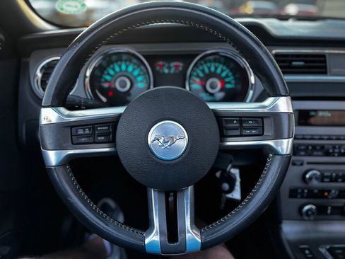 Used 2014 Ford Mustang Convertible image 19