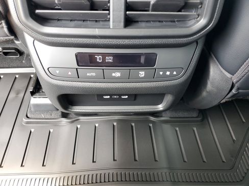 New 2025 Honda Pilot Touring image 13