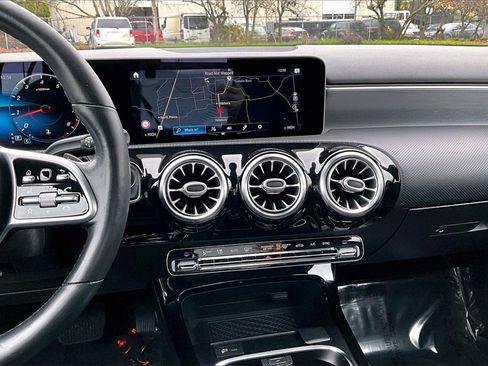 Used 2019 Mercedes-Benz A 220 4MATIC image 8