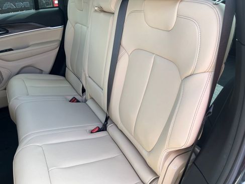 New 2025 Jeep Grand Cherokee Limited image 33