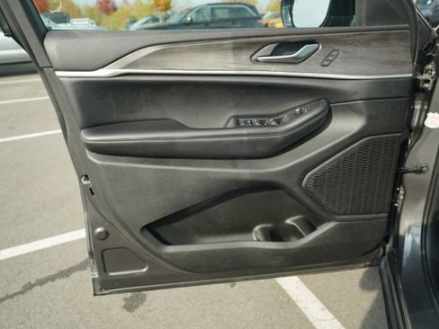 Used 2023 Jeep Grand Cherokee L Limited image 13