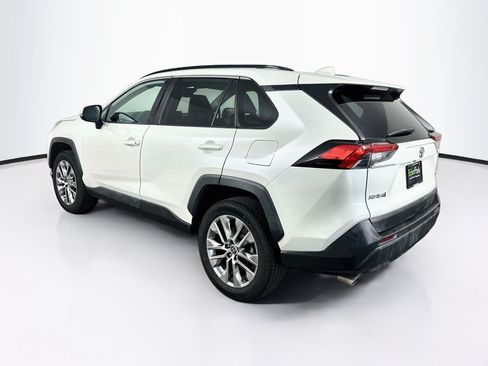Used 2022 Toyota RAV4 XLE Premium FWD image 5