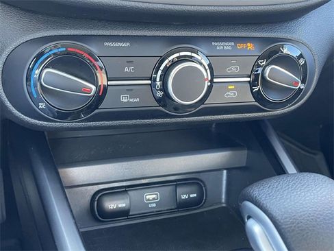 Used 2023 Kia Soul LX w/ LX Technology Package image 17